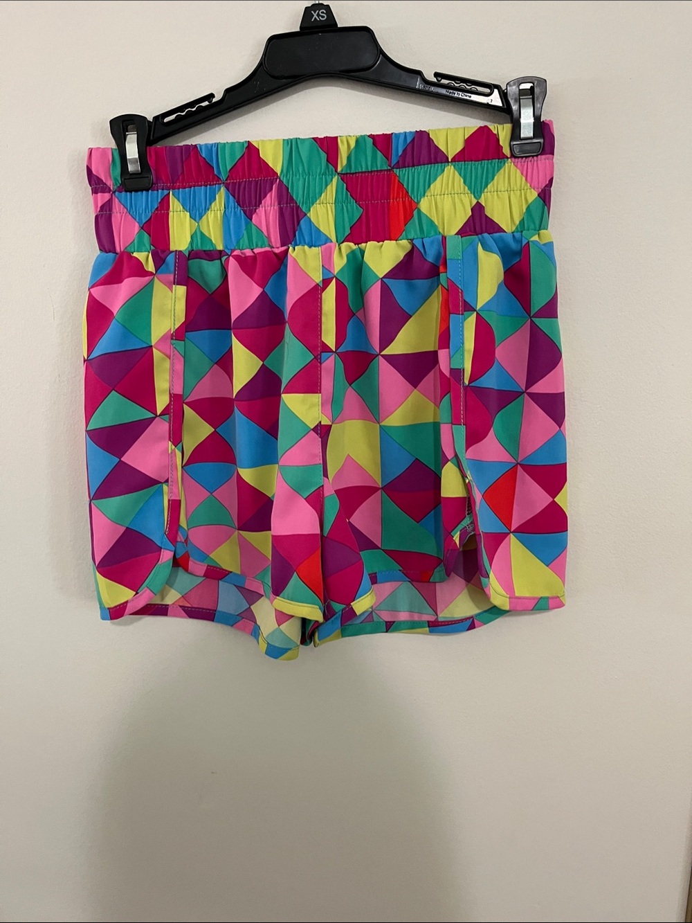 Women's Multicolor Geo Print Athletic Shorts - Elastic Waist